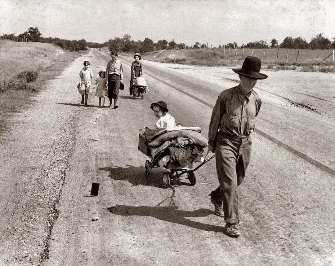 Historic Photographs - A family is forced to leave their home during the Great Depression, Pittsburg