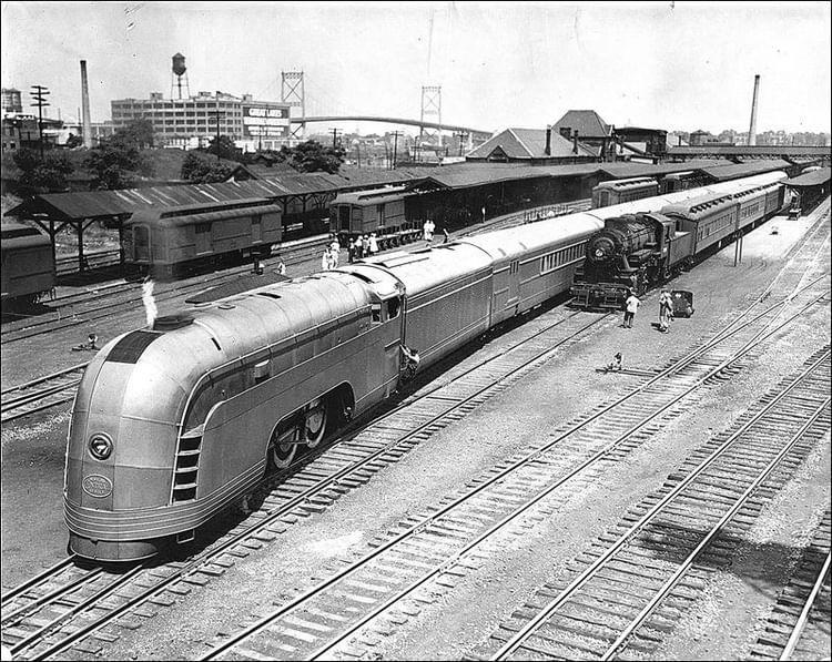 Historic Photographs - Mercury Streamliner in Chicago, 1936