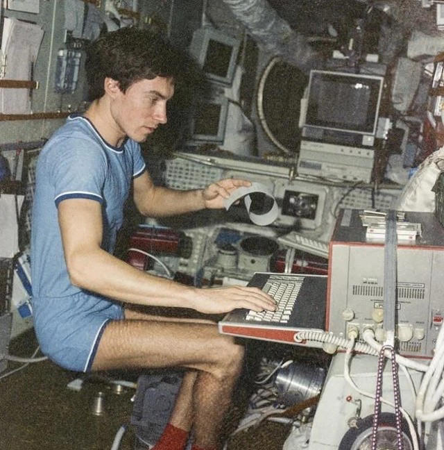 Historic Photographs - Soviet Cosmonaut Sergei Krikalev stuck in space during the collapse of the So